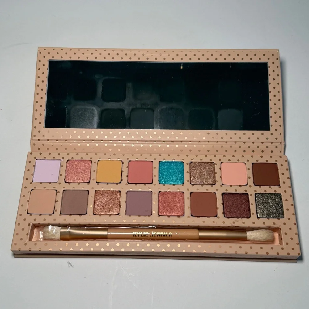 Kylie Cosmetics Take Me On Vacation Eyeshadow Palette